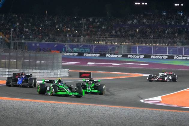 MOTORI - Formula 1 - Formula 1 Qatar Airways - Qatar Grand Prix 2024 - Race Zhou Guanyu (CHN) - Stake F1 Team Kick Sauber - Sauber C44 - Ferrari during the Race of 01.12.2024, Lusail International Circuit, Doha, Formula 1 Qatar Airways Qatar Grand Prix 2024 Qatar Qatar  Copyright: xIPAxSport ABACAx