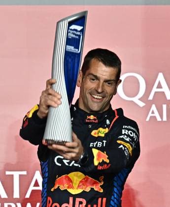 FORMULA ONE QATAR GRAND PRIX 2024 Red Bull Racing mechanic Chris Gent celebrate on the podium after the Formula 1 Grand Prix of Qatar at Lusail International Circuit in Lusail, Qatar,, on December 1, 2024. DOHA Qatar Copyright: xNOUSHADx