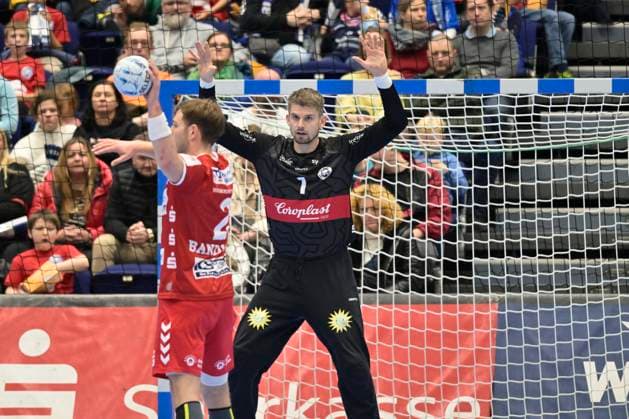 GER, 2.HBL, BHC06, BHC06 vs.HSG Nordhorn-Lingen 01.12.2024, Düsseldorf, Mitsubishi Electric HALLE, GER, 2. HBL, BHC06 vs.HSG Nordhorn-Lingen 2. HBL regulations prohibit any use of photographs as image sequences and or quasi-video im Bild Christopher Rudeck ( BHC 01 ) in Erwartung des 7 Meters.