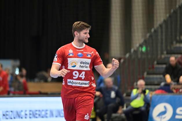 GER, 2.HBL, BHC06, BHC06 vs.HSG Nordhorn-Lingen 01.12.2024, Düsseldorf, Mitsubishi Electric HALLE, GER, 2. HBL, BHC06 vs.HSG Nordhorn-Lingen 2. HBL regulations prohibit any use of photographs as image sequences and or quasi-video im Bild Georg Pöhle ( HSG Nordhorn-Lingen 94 ) mit der Faust.