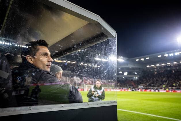 Hamburg, 29. November 2024 - Fußball, 1. Bundesliga 2024 25, FC St. Pauli - Holstein Kiel: Marcel Rapp (Holstein Kiel, Trainer) DFL REGULATIONS PROHIBIT ANY USE OF PHOTOGRAPHS AS IMAGE SEQUENCES AND OR QUASI-VIDEO. *** Hamburg, November 29, 2024 Football, 1 Bundesliga 2024 25, FC St Pauli Holstein Kiel Marcel Rapp Holstein Kiel, Coach DFL REGULATIONS PROHIBIT ANY USE OF PHOTOGRAPHS AS IMAGE SEQUENCES AND OR QUASI VIDEO