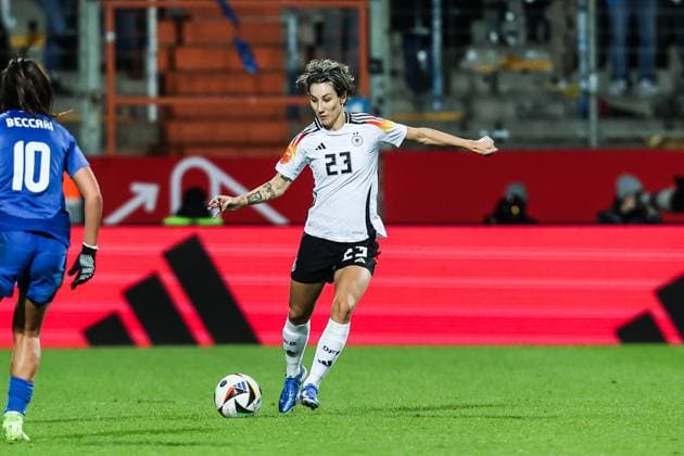 Fussball, Frauen Nationalmannschaft Saison 2024 2025 Länderspiel Deutschland - Italien 02.12.2024, Vonovia-Ruhrstadion Sara Doorsoun (Deutschland, 23) Bochum Vonovia-Ruhrstadion Nordrhein-Westfahlen Deutschland
