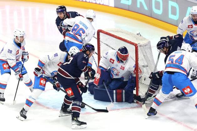 Sport Themen der Woche KW 49 Sport Bilder des Tages DEU, CHL, Eisbaeren vs. ZSC Lions, 04.12.2024, Uber-Arena, Berlin, DEU, CHL, Eisbaeren vs. ZSC Lions, im Bild Gabriel Fontaine (Eisbaeren Berlin 97), Simon Hrubec (ZSC Lions 30) Foto: Juergen Engler nordphoto GmbH *** DEU, CHL, Eisbaeren vs ZSC Lions, 04 12 2024, Uber Arena, Berlin, DEU, CHL, Eisbaeren vs ZSC Lions, in the picture Gabriel Fontaine Eisbaeren Berlin 97 , Simon Hrubec ZSC Lions 30 Foto Juergen Engler nordphoto GmbH nordphotoxGmbHx xEngler nph00076