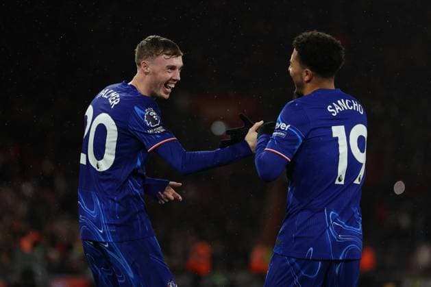 Football - 2024 2025 Premier League - Southampton vs Chelsea - St Mary™s Stadium - Wednesday 4th December 2024 Cole Palmer of Chelsea celebrates his goal with Jadon Sancho during the Premier League match at St Mary™s Stadium COLORSPORT Shaun Boggust