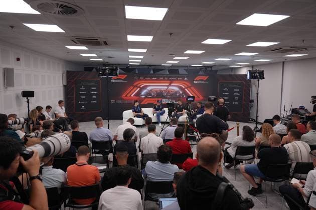 Formula 1 Etihad Airways Abu Dhabi Grand Prix 2024 05.12.2024, Yas Marina Circuit, Abu Dhabi, Formula 1 Etihad Airways Abu Dhabi Grand Prix 2024 , im Bild Franco Colapinto (ARG), Williams Racing, Max Verstappen (NLD), Oracle Red Bull Racing, Nico Hülkenberg (DEU), MoneyGram Haas F1 Team