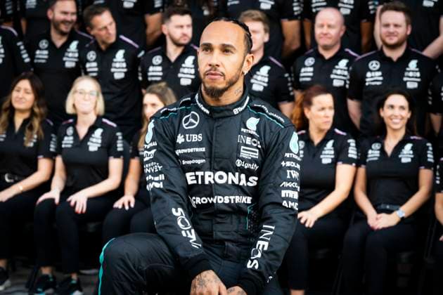 Sport Bilder des Tages December 5, 2024, Abu Dhabi, United Arab Emirates: LEWIS HAMILTON (GBR) of Mercedes-AMG 44 takes a team photo during his last run with Mercedes during media day of the 2024 Formula 1 Abu Dhabi Grand Prix at the Yas Marina Circuit. Abu Dhabi United Arab Emirates - ZUMAb177 20241205_aap_b177_056 Copyright: xTaidghxBarronx