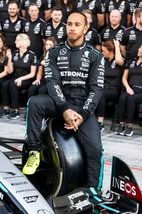 December 5, 2024, Abu Dhabi, United Arab Emirates: LEWIS HAMILTON (GBR) of Mercedes-AMG 44 takes a team photo during his last run with Mercedes during media day of the 2024 Formula 1 Abu Dhabi Grand Prix at the Yas Marina Circuit. Abu Dhabi United Arab Emirates - ZUMAb177 20241205_aap_b177_044 Copyright: xTaidghxBarronx