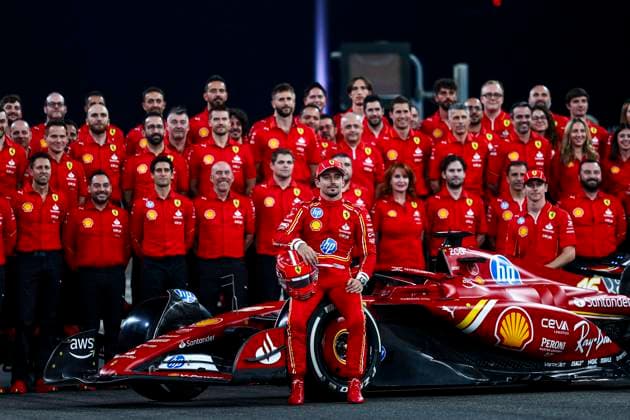 Sport Themen der Woche KW 49 Sport Bilder des Tages Charles Leclerc of Monaco and Ferrari pose fur das Saisonabschlussfoto, Previews, F1 Grand Prix of Abu Dhabi, Yas Marina Circuit am 05. December 2024 in Abu Dhabi, United Arab Emirates. (Foto von Diogo Cardoso DeFodi Images) Charles Leclerc of Monaco and Ferrari poses for the end of the season photo, Previews, F1 Grand Prix of Abu Dhabi, Yas Marina Circuit on December 5, 2024 in Abu Dhabi, United Arab Emirates. (Photo by Diogo Cardoso DeFodi Images) Defodi-IQ9A6044 *** Charles Leclerc of Monaco and Ferrari pose for the end of the season photo, Previews, F1 Grand Prix of Abu Dhabi, Yas Marina Circuit on December 05, 2024 in Abu Dhabi, United Arab Emirates Photo by Diogo Cardoso DeFodi Images Charles Leclerc of Monaco and Ferrari poses for the end of the season photo, Previews, F1 Grand Prix of Abu Dhabi, Yas Marina Circuit on December 5, 2024 in Abu Dhabi, United Arab Emirates Photo by Diogo Cardoso DeFodi Images Defodi IQ9A6044 Defodi-645