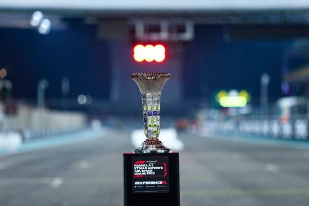 . Innenansicht, Previews, F1 Grand Prix of Abu Dhabi, Yas Marina Circuit am 05. December 2024 in Abu Dhabi, United Arab Emirates. (Foto von Diogo Cardoso DeFodi Images) . General view of the trophy, Previews, F1 Grand Prix of Abu Dhabi, Yas Marina Circuit on December 5, 2024 in Abu Dhabi, United Arab Emirates. (Photo by Diogo Cardoso DeFodi Images) Defodi-IQ9A6154