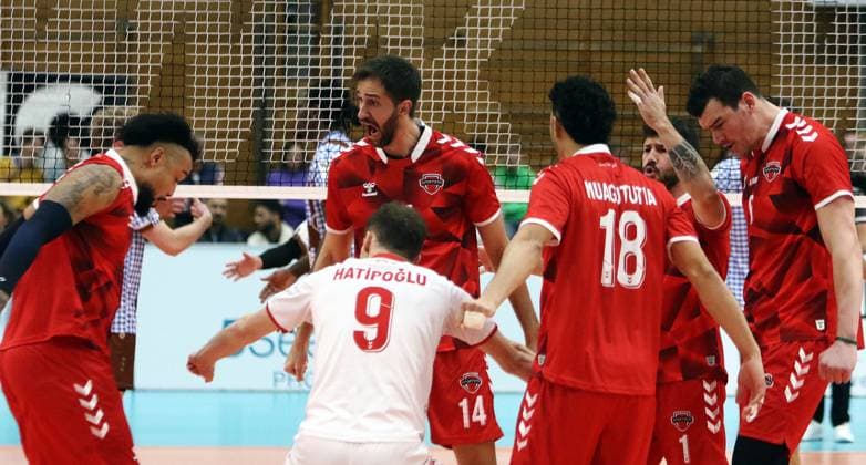 Freude bei der Spieler von SK Ankara nach Punktgewinn, He-Volleyballl, CEV Challenge Cup, 2024 25, WWK Volleys Herrsching vs SK Ankara, 05.12.24, GCDW Arena, Herrsching Copyright: WolfgangxFehrmann