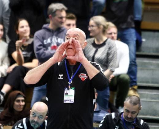 headcoach Nedim OEZBET (Ankara), He-Volleyballl, CEV Challenge Cup, 2024 25, WWK Volleys Herrsching vs SK Ankara, 05.12.24, GCDW Arena, Herrsching Copyright: WolfgangxFehrmann