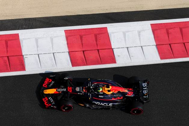 Isack Hadjar of France and Oracle Red Bull Racing in Aktion, Practice, F1 Grand Prix of Abu Dhabi, Yas Marina Circuit am 06. December 2024 in Abu Dhabi, United Arab Emirates. (Foto von Diogo Cardoso DeFodi Images) Isack Hadjar of France and Oracle Red Bull Racing in action on track, Practice, F1 Grand Prix of Abu Dhabi, Yas Marina Circuit on December 6, 2024 in Abu Dhabi, United Arab Emirates. (Photo by Diogo Cardoso DeFodi Images) Defodi-645_f1abu20241206_057