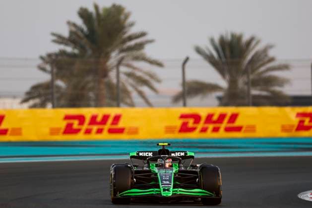 Zhou Guanyu of China and Alfa Romeo F1 in Aktion track, Practice, F1 Grand Prix of Abu Dhabi, Yas Marina Circuit am 06. December 2024 in Abu Dhabi, United Arab Emirates. (Foto von Diogo Cardoso DeFodi Images) Zhou Guanyu of China and Alfa Romeo F1 in action on track, Practice, F1 Grand Prix of Abu Dhabi, Yas Marina Circuit on December 6, 2024 in Abu Dhabi, United Arab Emirates. (Photo by Diogo Cardoso DeFodi Images) Defodi-645_f1abu20241206_111