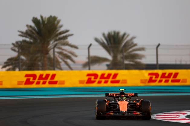 Lando Norris of Great Britain and McLaren in Aktion track, Practice, F1 Grand Prix of Abu Dhabi, Yas Marina Circuit am 06. December 2024 in Abu Dhabi, United Arab Emirates. (Foto von Diogo Cardoso DeFodi Images) Lando Norris of Great Britain and McLaren in action on track, Practice, F1 Grand Prix of Abu Dhabi, Yas Marina Circuit on December 6, 2024 in Abu Dhabi, United Arab Emirates. (Photo by Diogo Cardoso DeFodi Images) Defodi-645_f1abu20241206_115