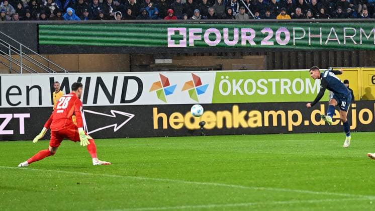 Paderborn, Home Deluxe Arena, 06.12.24, GER, Herren, 2.Bundesliga, Saison 2024-2025, SC Paderborn 07 - FC Schalke 04 Bild: Koen KOSTONS (Paderborn) macht das Tor zum 1:0 Only for editorial use! DFL regulations prohibit any use of photographs as image sequences and or quasi-video. NRW Deutschland