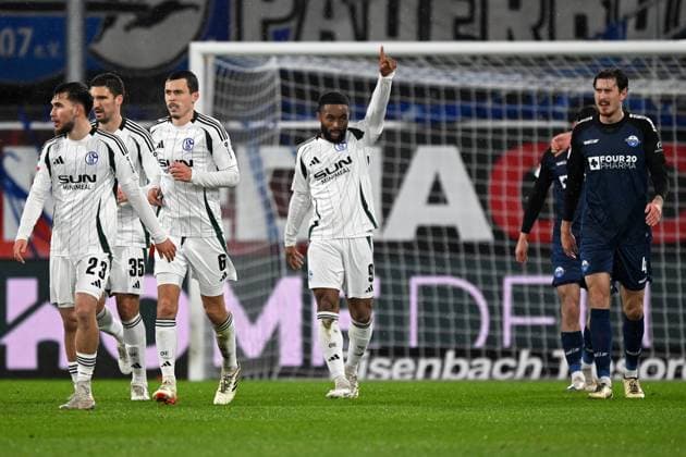 Sport Bilder des Tages Paderborn, Home Deluxe Arena, 06.12.24, GER, Herren, 2.Bundesliga, Saison 2024-2025, SC Paderborn 07 - FC Schalke 04 Bild: Moussa SYLLA (Schalke) jubelt nach seinem Tor zum 1:1 Only for editorial use! DFL regulations prohibit any use of photographs as image sequences and or quasi-video. NRW Deutschland
