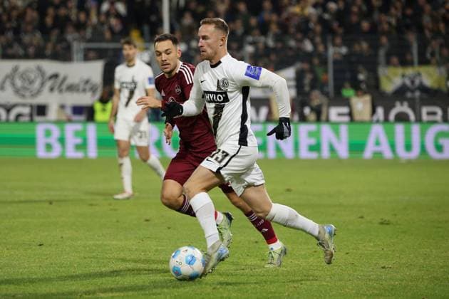 06.12.2024, Fussball, Herren, 2. Bundesliga, Saison 2024 2025, SV 07 Elversberg - 1. FC Nürnberg, Maurice Neubauer (SV 07 Elversberg), Julian Justvan (1. FC Nuernberg) Elversberg Ursapharm-Arena an der Kaiserlinde Saarland Deutschland (DE)
