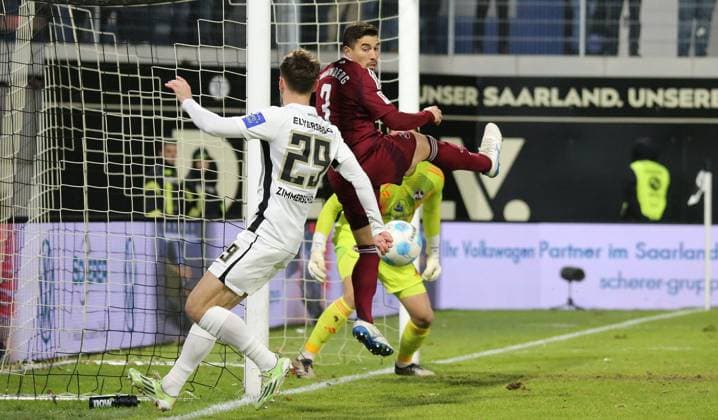 06.12.2024, xmohx, Fussball 2.Bundesliga, SV Elversberg - 1.FC Nürnberg emspor, v.l. Nürnbergs Danilo Soares klärt in höchster Not vor Tom Zimmerschied (Elversberg) und lenkt den Ball an den Pfosten (DFL DFB REGULATIONS PROHIBIT ANY USE OF PHOTOGRAPHS as IMAGE SEQUENCES and or QUASI-VIDEO) Elversberg