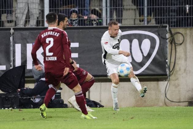 06.12.2024, Fussball, Herren, 2. Bundesliga, Saison 2024 2025, SV 07 Elversberg - 1. FC Nürnberg, Maurice Neubauer (SV 07 Elversberg), Oliver Villadsen (1. FC Nuernberg) Elversberg Ursapharm-Arena an der Kaiserlinde Saarland Deutschland (DE)