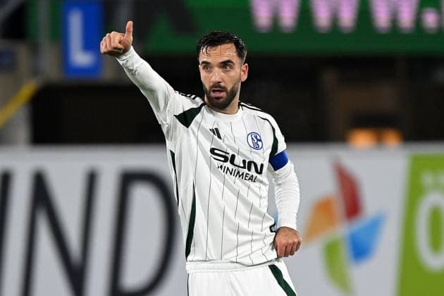 Paderborn, Home Deluxe Arena, 06.12.24, GER, Herren, 2.Bundesliga, Saison 2024-2025, SC Paderborn 07 - FC Schalke 04 Bild: Kenan KARAMAN (Schalke) jubelt nach seinem Tor zum 1:2 Only for editorial use! DFL regulations prohibit any use of photographs as image sequences and or quasi-video. NRW Deutschland