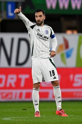 Paderborn, Home Deluxe Arena, 06.12.24, GER, Herren, 2.Bundesliga, Saison 2024-2025, SC Paderborn 07 - FC Schalke 04 Bild: Kenan KARAMAN (Schalke) jubelt nach seinem Tor zum 1:2 Only for editorial use! DFL regulations prohibit any use of photographs as image sequences and or quasi-video. NRW Deutschland