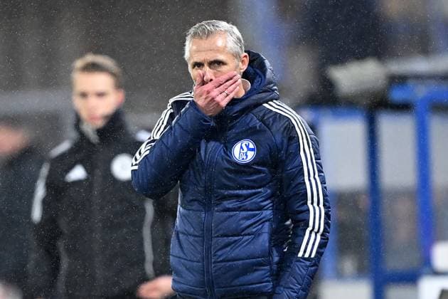 Paderborn, Home Deluxe Arena, 06.12.24, GER, Herren, 2.Bundesliga, Saison 2024-2025, SC Paderborn 07 - FC Schalke 04 Bild: Trainer Kees VAN WONDEREN (Schalke) Only for editorial use! DFL regulations prohibit any use of photographs as image sequences and or quasi-video. NRW Deutschland