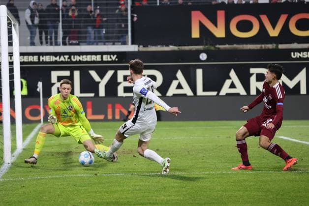 06.12.2024, Fussball, Herren, 2. Bundesliga, Saison 2024 2025, SV 07 Elversberg - 1. FC Nürnberg, Torschuss zum 1:1, Torschütze: Tom Zimmerschied (SV 07 Elversberg) Elversberg Ursapharm-Arena an der Kaiserlinde Saarland Deutschland (DE)
