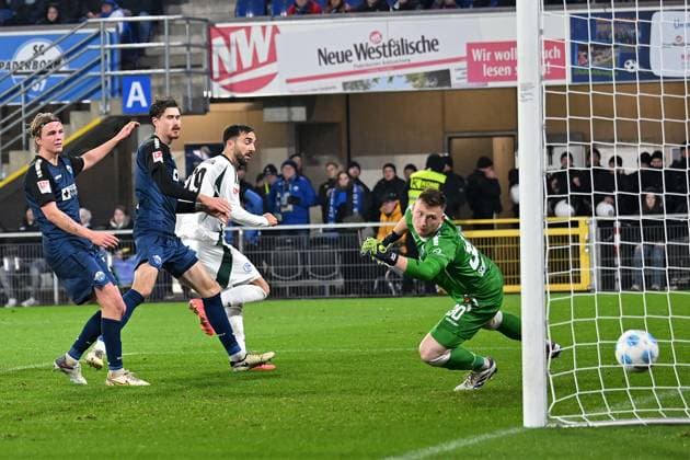 Paderborn, Home Deluxe Arena, 06.12.24, GER, Herren, 2.Bundesliga, Saison 2024-2025, SC Paderborn 07 - FC Schalke 04 Bild: Kenan KARAMAN (Schalke) macht das Tor zum 2:3 Only for editorial use! DFL regulations prohibit any use of photographs as image sequences and or quasi-video. NRW Deutschland
