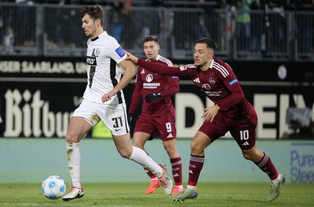06.12.2024, xmohx, Fussball 2.Bundesliga, SV Elversberg - 1.FC Nürnberg emspor, v.l. Maximilian Rohr (Elversberg), Stefanos Tzimas und Julian Justvan (Nürnberg) (DFL DFB REGULATIONS PROHIBIT ANY USE OF PHOTOGRAPHS as IMAGE SEQUENCES and or QUASI-VIDEO) Elversberg
