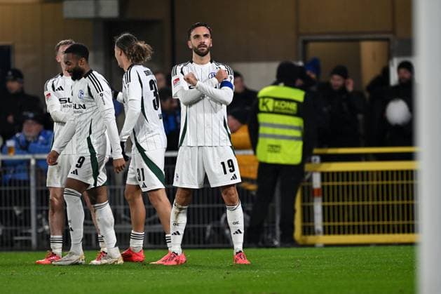 Sport Bilder des Tages Paderborn, Home Deluxe Arena, 06.12.24, GER, Herren, 2.Bundesliga, Saison 2024-2025, SC Paderborn 07 - FC Schalke 04 Bild: Kenan KARAMAN (Schalke) jubelt nach seinem Tor zum 2:3 Only for editorial use! DFL regulations prohibit any use of photographs as image sequences and or quasi-video. NRW Deutschland