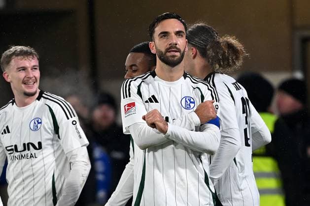 Paderborn, Home Deluxe Arena, 06.12.24, GER, Herren, 2.Bundesliga, Saison 2024-2025, SC Paderborn 07 - FC Schalke 04 Bild: Kenan KARAMAN (Schalke) jubelt nach seinem Tor zum 2:3 Only for editorial use! DFL regulations prohibit any use of photographs as image sequences and or quasi-video. NRW Deutschland