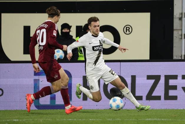 06.12.2024, Fussball, Herren, 2. Bundesliga, Saison 2024 2025, SV 07 Elversberg - 1. FC Nürnberg, Tom Zimmerschied (SV 07 Elversberg), Caspar Jander (1. FC Nuernberg) Elversberg Ursapharm-Arena an der Kaiserlinde Saarland Deutschland (DE)