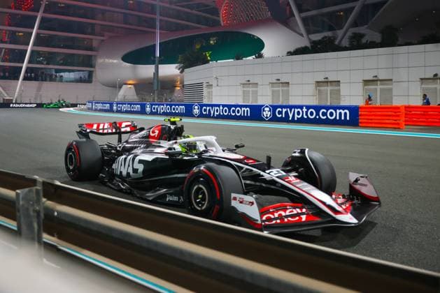 December 6, 2024, Abu Dhabi, United Arab Emirates: Nico Hulkenberg of Haas drives on the track during Practice 2 ahead of Formula 1 Abu Dhabi Grand Prix at Yas Marina Circuit on December 6th, 2024 in Abu Dhabi, United Arab Emirates. Abu Dhabi United Arab Emirates - ZUMAz156 20241206_zip_z156_023 Copyright: xBeataxZawrzelx