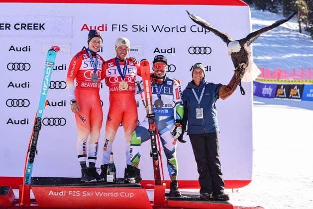 Sport Themen der Woche KW 49 Sport Bilder des Tages ALPINE SKIING - FIS WC Beaver Creek BEAVER CREEK,COLORADO,USA,06.DEC.24 - ALPINE SKIING - FIS World Cup, downhill, men. Image shows Marco Odermatt (SUI), Justin Murisier (SUI) and Miha Hrobat (SLO) wiht an eagle.  GEPAxpictures xMathiasxMandl