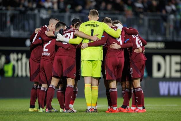 Mannschaftskreis Nuernberg, SV Elversberg vs 1.FC Nuernberg, Fussball, 2. Bundesliga, 15. Spieltag, Saison 2024 2025, 06.12.2024 SV Elversberg vs 1.FC Nuernberg, Fussball, 2. Bundesliga, 15. Spieltag, Saison 2024 2025, 06.12.2024