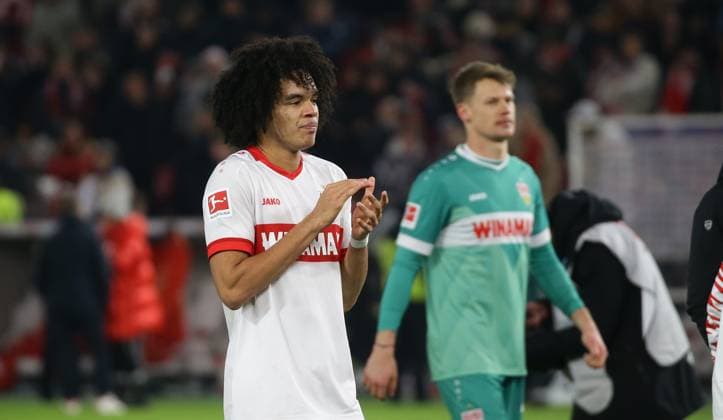 Stuttgart, Fußball Bundesliga, Saison 2024 2025, VfB Stuttgart vs. Union Berlin , Anrie Chase ( VfB ) Gemäß den Vorgaben der DFL Deutsche Fußball Liga ist es untersagt, in dem Stadion und oder vom Spiel angefertigte Fotoaufnahmen in Form von Sequenzbildern und oder videoähnlichen Fotostrecken zu verwerten bzw. verwerten zu lassen.