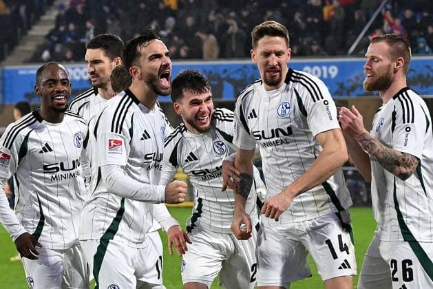 Paderborn, Home Deluxe Arena, 06.12.24, GER, Herren, 2.Bundesliga, Saison 2024-2025, SC Paderborn 07 - FC Schalke 04 Bild: Janik BACHMANN (Schalke) jubelt nach seinem Tor zum 2:4 Only for editorial use! DFL regulations prohibit any use of photographs as image sequences and or quasi-video. NRW Deutschland