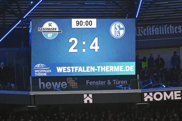 Paderborn, Home Deluxe Arena, 06.12.24, GER, Herren, 2.Bundesliga, Saison 2024-2025, SC Paderborn 07 - FC Schalke 04 Bild: Anzeigetafel mit Endstand 2:4 Only for editorial use! DFL regulations prohibit any use of photographs as image sequences and or quasi-video. NRW Deutschland