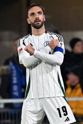 Paderborn, Home Deluxe Arena, 06.12.24, GER, Herren, 2.Bundesliga, Saison 2024-2025, SC Paderborn 07 - FC Schalke 04 Bild: Kenan KARAMAN (Schalke) jubelt nach seinem Tor zum 2:3 Only for editorial use! DFL regulations prohibit any use of photographs as image sequences and or quasi-video. NRW Deutschland