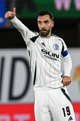 Paderborn, Home Deluxe Arena, 06.12.24, GER, Herren, 2.Bundesliga, Saison 2024-2025, SC Paderborn 07 - FC Schalke 04 Bild: Kenan KARAMAN (Schalke) jubelt nach seinem Tor zum 1:2 Only for editorial use! DFL regulations prohibit any use of photographs as image sequences and or quasi-video. NRW Deutschland