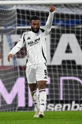 Paderborn, Home Deluxe Arena, 06.12.24, GER, Herren, 2.Bundesliga, Saison 2024-2025, SC Paderborn 07 - FC Schalke 04 Bild: Moussa SYLLA (Schalke) jubelt nach seinem Tor zum 1:1 Only for editorial use! DFL regulations prohibit any use of photographs as image sequences and or quasi-video. NRW Deutschland