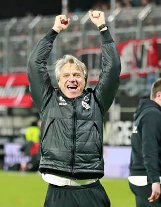 06.12.2024, xmohx, Fussball 2.Bundesliga, SV Elversberg - 1.FC Nürnberg emspor, v.l. Trainer Horst Steffen (Elversberg) bejubelt den Sieg (DFL DFB REGULATIONS PROHIBIT ANY USE OF PHOTOGRAPHS as IMAGE SEQUENCES and or QUASI-VIDEO) Elversberg