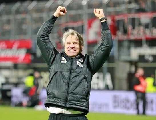 06.12.2024, xmohx, Fussball 2.Bundesliga, SV Elversberg - 1.FC Nürnberg emspor, v.l. Trainer Horst Steffen (Elversberg) bejubelt den Sieg (DFL DFB REGULATIONS PROHIBIT ANY USE OF PHOTOGRAPHS as IMAGE SEQUENCES and or QUASI-VIDEO) Elversberg