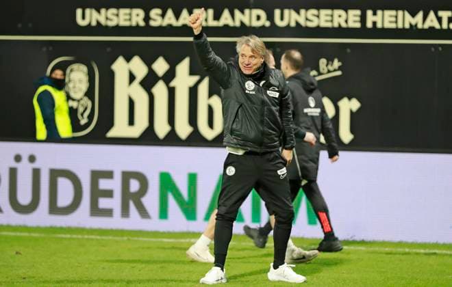 06.12.2024, xmohx, Fussball 2.Bundesliga, SV Elversberg - 1.FC Nürnberg emspor, v.l. Trainer Horst Steffen (Elversberg) bejubelt den Sieg (DFL DFB REGULATIONS PROHIBIT ANY USE OF PHOTOGRAPHS as IMAGE SEQUENCES and or QUASI-VIDEO) Elversberg