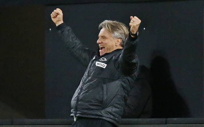 06.12.2024, xmohx, Fussball 2.Bundesliga, SV Elversberg - 1.FC Nürnberg emspor, v.l. Trainer Horst Steffen (Elversberg) bejubelt beim Schlusspfiff den 2:1-Sieg von seiner Mannschaft (DFL DFB REGULATIONS PROHIBIT ANY USE OF PHOTOGRAPHS as IMAGE SEQUENCES and or QUASI-VIDEO) Elversberg