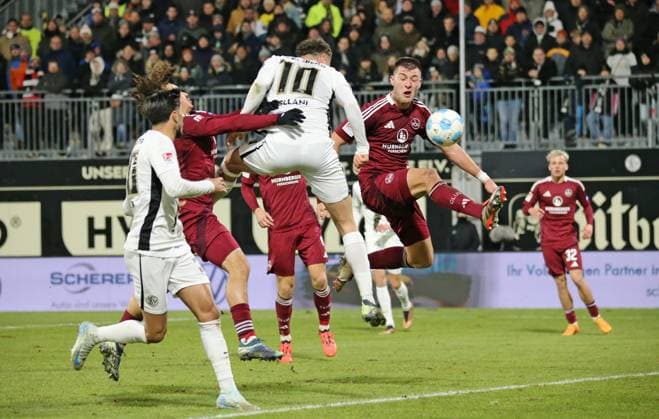 06.12.2024, xmohx, Fussball 2.Bundesliga, SV Elversberg - 1.FC Nürnberg emspor, v.l. Kopfballchance von Fisnik Asllani (Elversberg) gegen Robin Knoche (Nürnberg) (DFL DFB REGULATIONS PROHIBIT ANY USE OF PHOTOGRAPHS as IMAGE SEQUENCES and or QUASI-VIDEO) Elversberg
