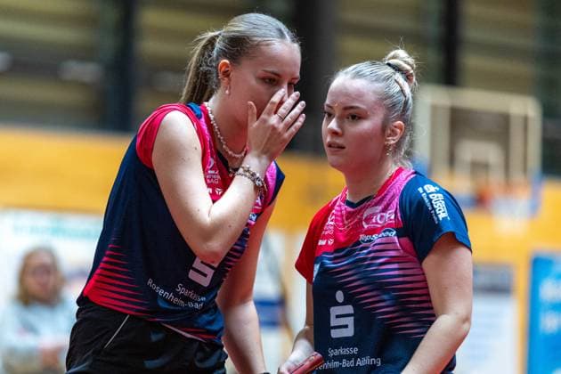 Annett Kaufmann, (SV DJK Kolbermoor) mit Hana Arapovic, (SV DJK Kolbermoor), SV DJK Kolbermoor vs.TTC Berlin eastside , Tischtennis, 1.Bundesliga Frauen, 7. Spielwoche, 2024 2025, 06.12.2024, SV DJK Kolbermoor vs.TTC Berlin eastside , Tischtennis, 1.Bundesliga Frauen, 7. Spielwoche, 2024 2025, 06.12.2024, Kolbermoor