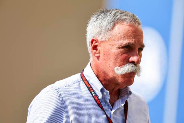 Chase Carey gestikuliert, Gestik, Qualifying, F1 Grand Prix of Abu Dhabi, Yas Marina Circuit am 07. December 2024 in Abu Dhabi, United Arab Emirates. (Foto von Diogo Cardoso DeFodi Images) Chase Carey gestures arriving in the paddock, Qualifying, F1 Grand Prix of Abu Dhabi, Yas Marina Circuit on December 7, 2024 in Abu Dhabi, United Arab Emirates. (Photo by Diogo Cardoso DeFodi Images) Defodi-645_f1abu20241207_031