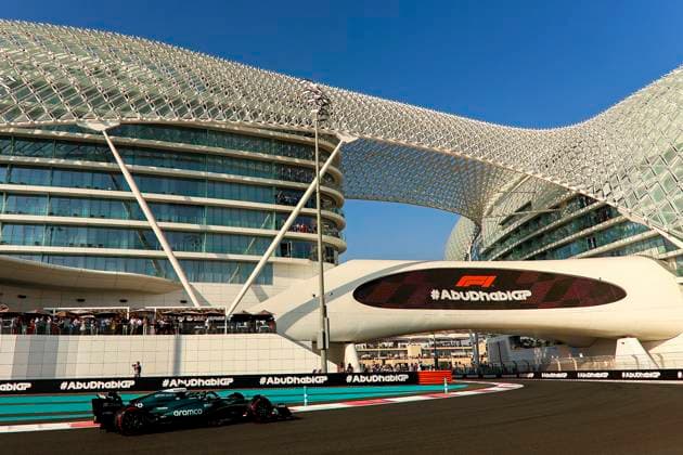 Lance Stroll of Canada and Aston Martin F1 in Aktion, Qualifying, F1 Grand Prix of Abu Dhabi, Yas Marina Circuit am 07. December 2024 in Abu Dhabi, United Arab Emirates. (Foto von Diogo Cardoso DeFodi Images) Lance Stroll of Canada and Aston Martin F1 in action on track FP3, Qualifying, F1 Grand Prix of Abu Dhabi, Yas Marina Circuit on December 7, 2024 in Abu Dhabi, United Arab Emirates. (Photo by Diogo Cardoso DeFodi Images) Defodi-645_f1abu20241207_095