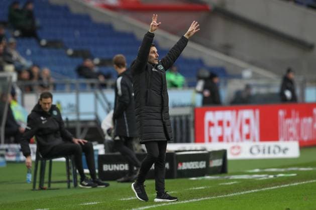 07.12.2024, xtgx, Fussball 2. Bundesliga, Hannover 96 - SSV Ulm 1846 emspor, v.l. Stefan Leitl (Hannover, Trainer) gibt Anweisungen, gestikuliert mit den Armen, gesticulate, gives instructions 0 (DFL DFB REGULATIONS PROHIBIT ANY USE OF PHOTOGRAPHS as IMAGE SEQUENCES and or QUASI-VIDEO) Hannover